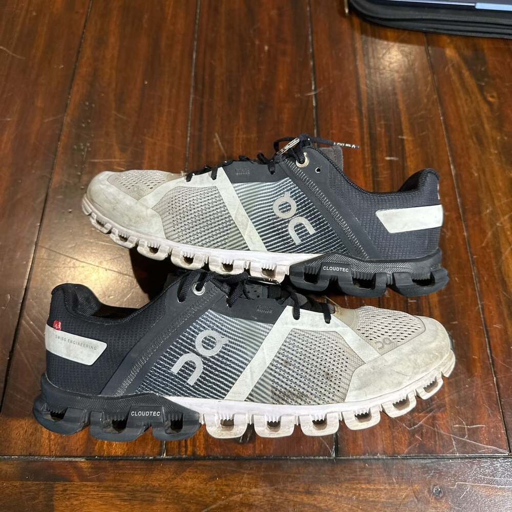 On Cloudflow Black White Running Shoes Size 8